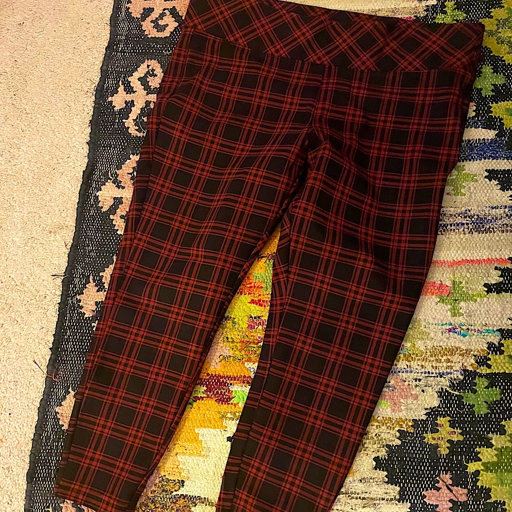 18/20 Red Plaid Torrid Studio Ponte Slim Fix Pants